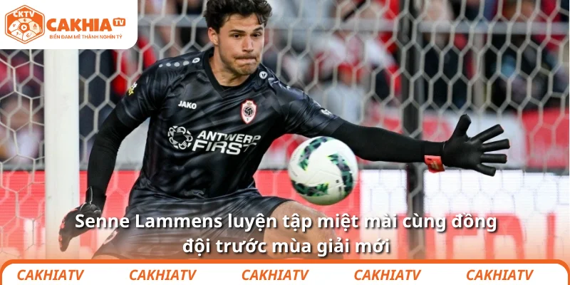 Senne Lammens luyện tập miệt mài cùng đồng đội trước mùa giải mới